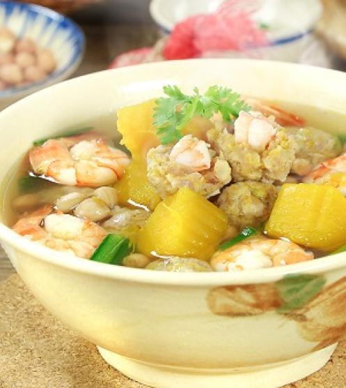 Canh bí đỏ nấu tôm thịt viên